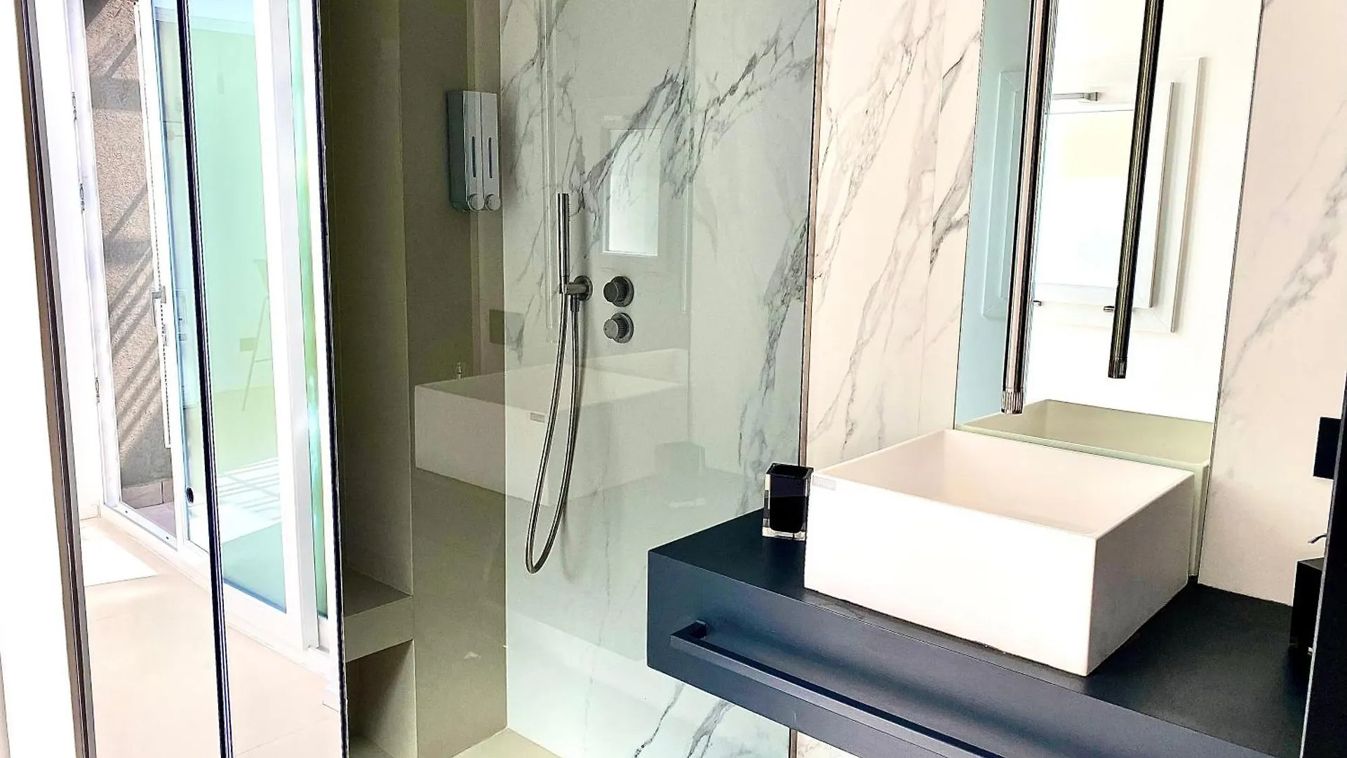 Salotto - Luxury Suites In The City カターニア 0*,